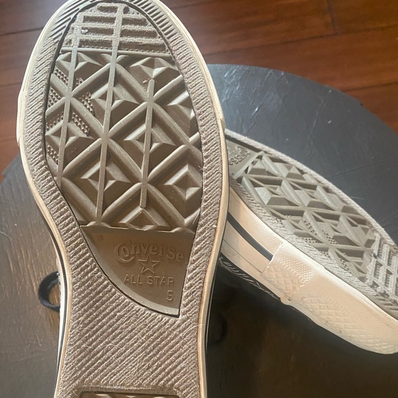 Converse - Picture 2 of 4